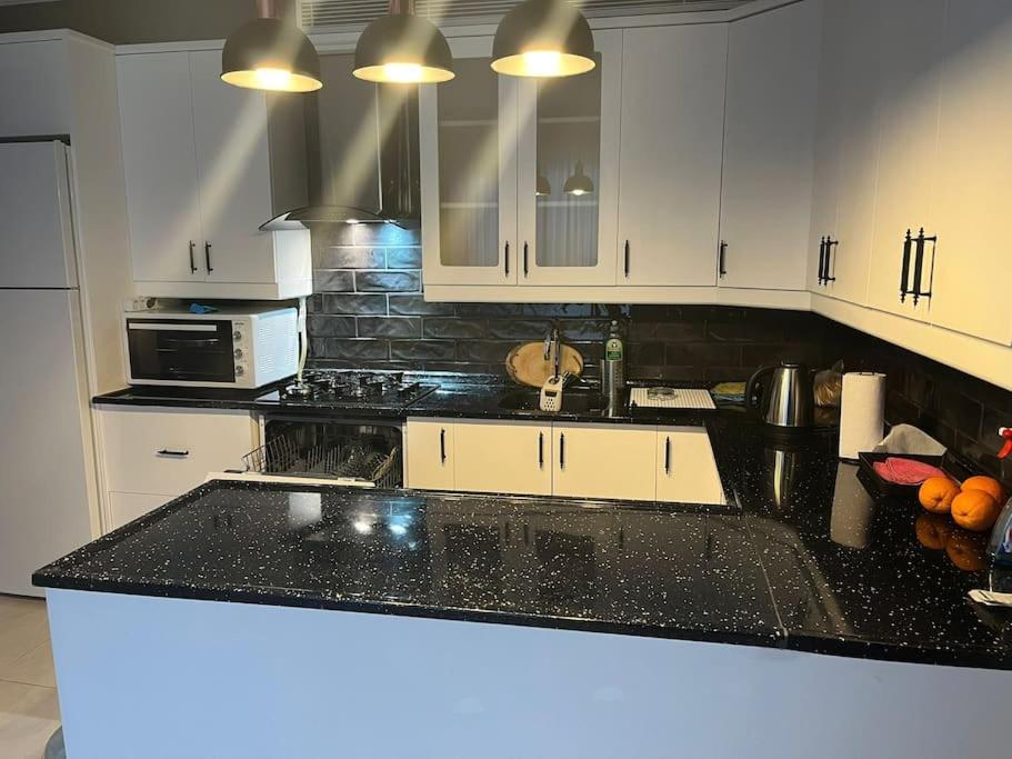 דירות איסטמבול Sisli Osmanbey Taksim Large Terrace, Quietness And Space מראה חיצוני תמונה